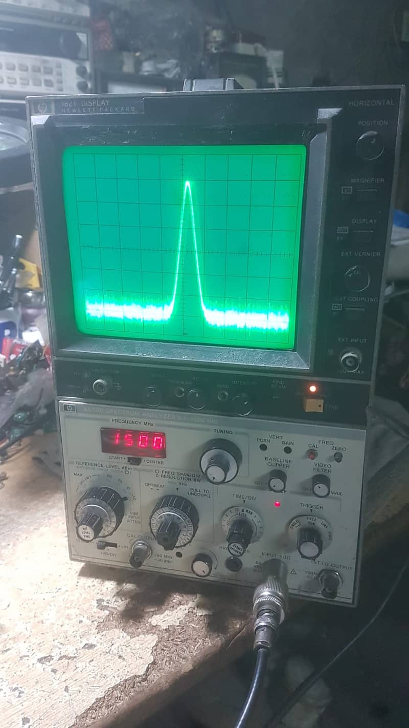 HP 8558B Spectrum Analyzer 2