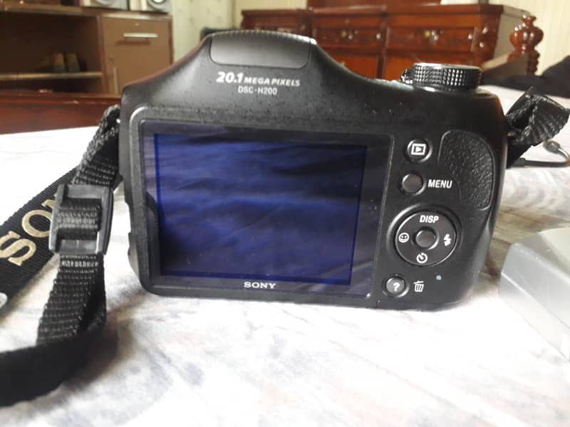 20.1 Mega pixels DSC - H200 Sony camera 8