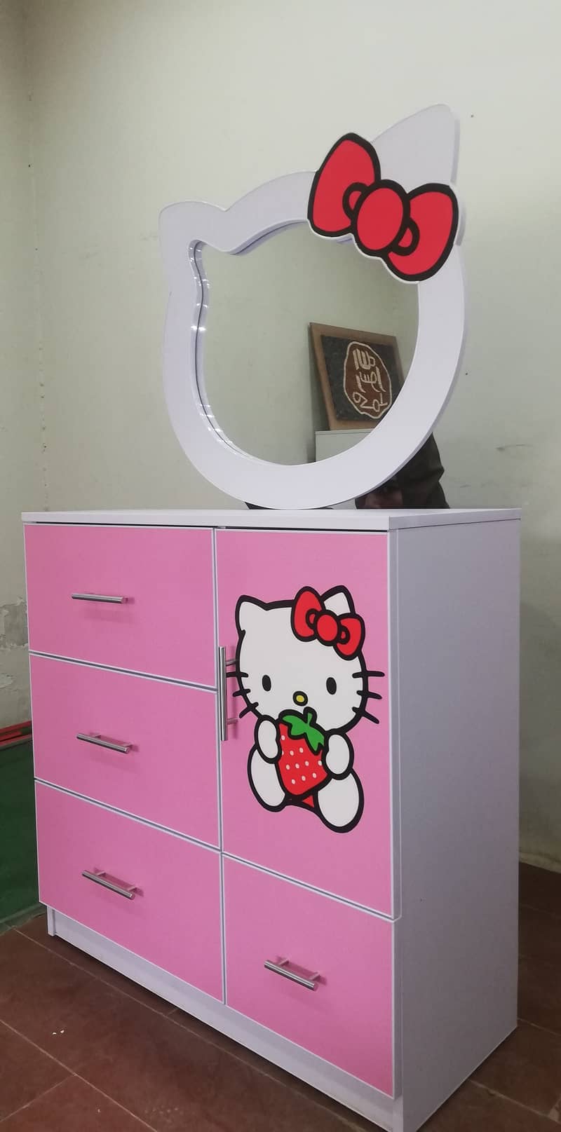 Brand New Dressing Table for girls , Hello Kitty Table For Girls 1