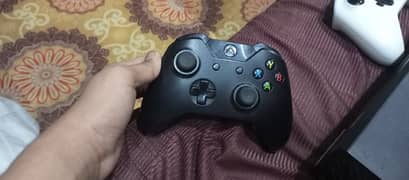 Xbox One with original 2 wireless controller