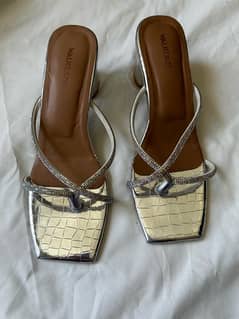 Walke eaze silver pair of heels in size 10
