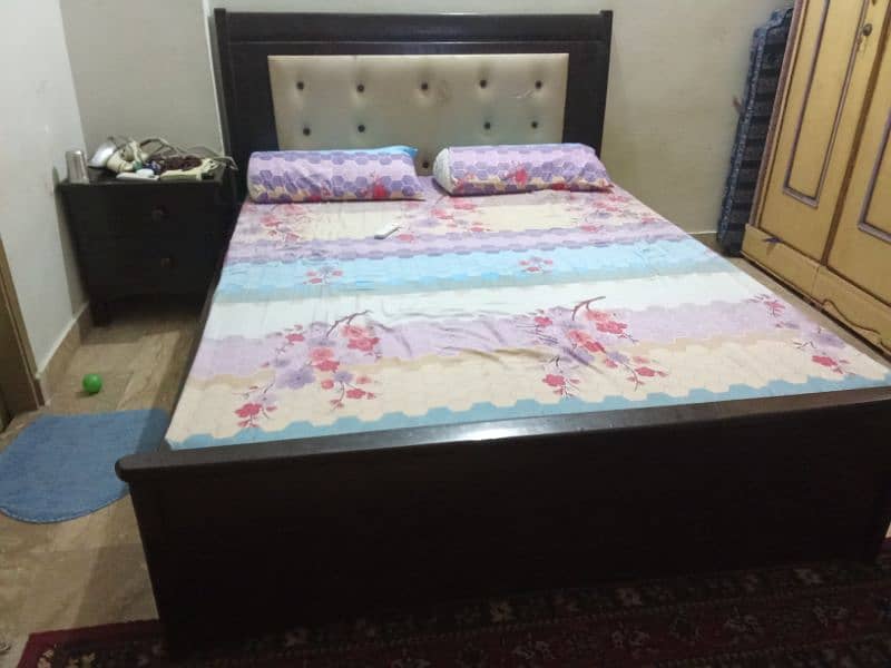 wooden queen size bed with complete set 1