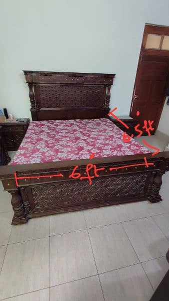 Double bed king size with dressing & Mattress 7