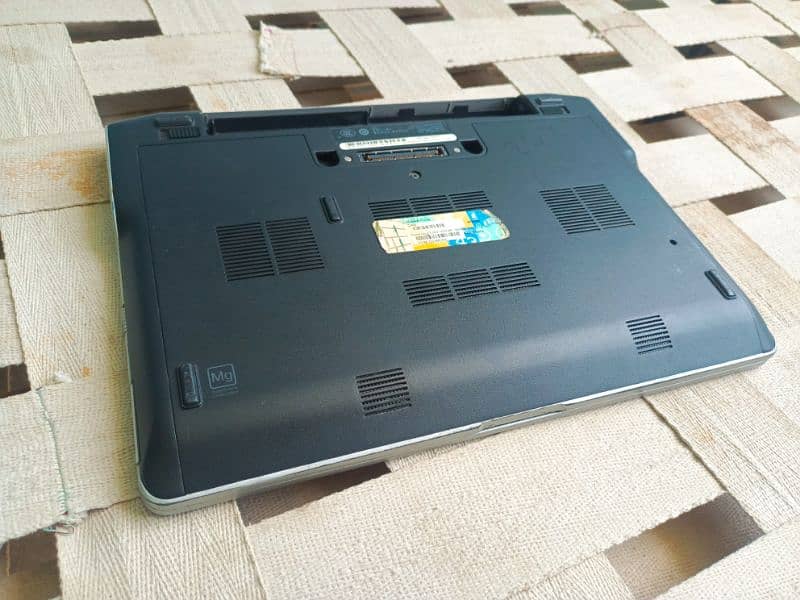 Dell Latitude E6230 (without Battery) 7
