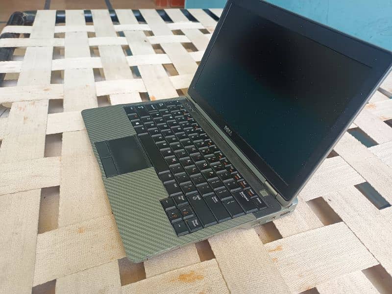 Dell Latitude E6230 (without Battery) 8