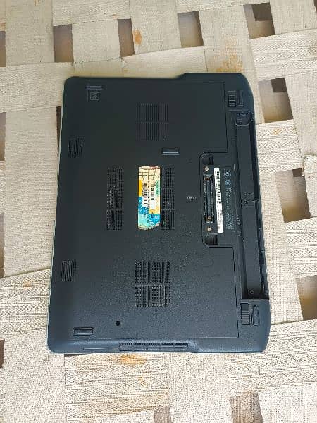 Dell Latitude E6230 (without Battery) 9