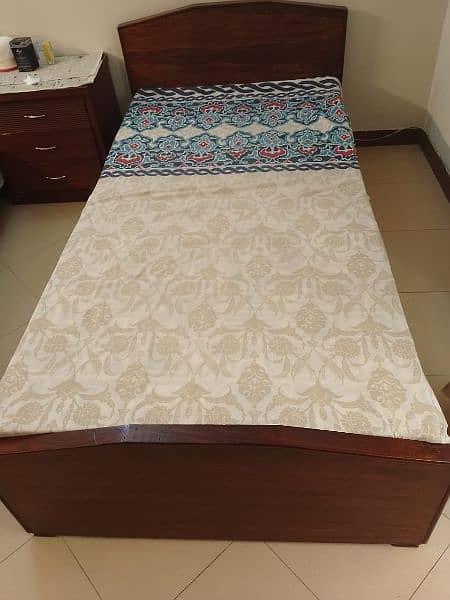 Sheesham made single bed, 1 single bed available 6