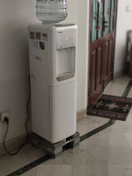 Gree Water Dispenser 6 month used 1
