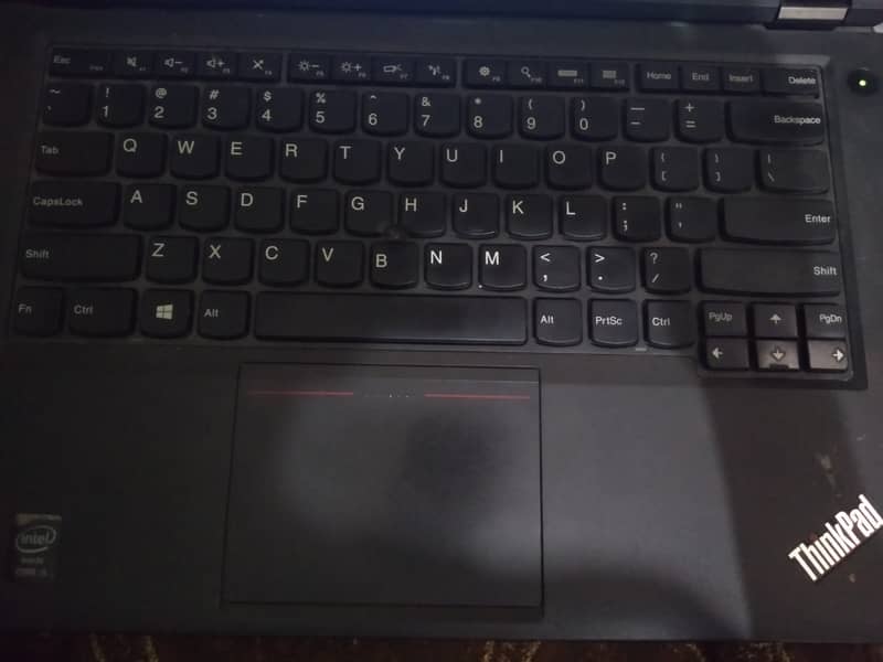 Lenovo ThinkPad onehand use 1