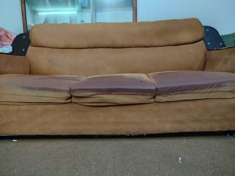 Sofa for urgent sale 0