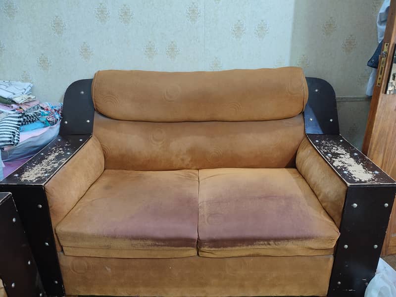 Sofa for urgent sale 1