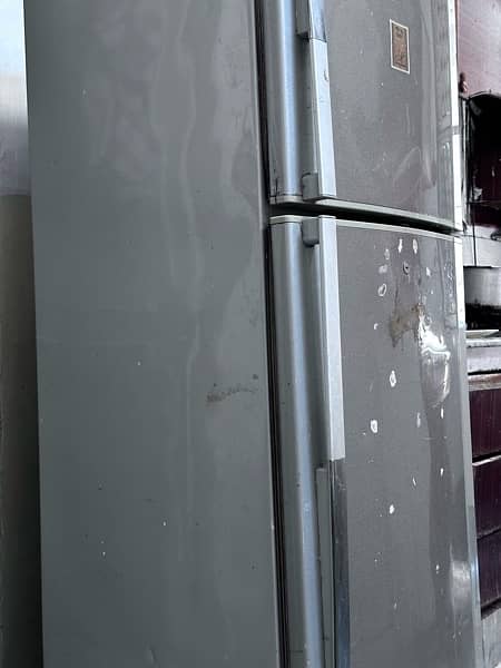 refrigerator frig and frizer 2