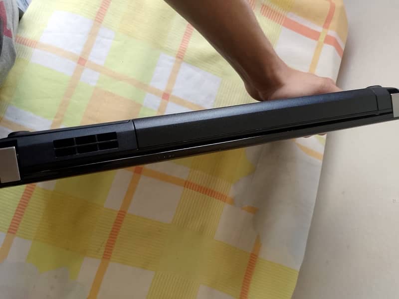 Lenovo ThinkPad Edge E430 Laptop ( Matte Black ) 3