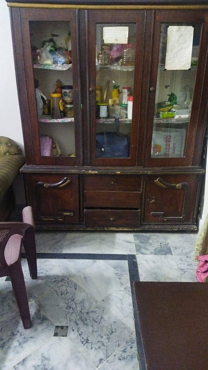 Furniture For Slae ( Zarrorat Mand Hazraat Raabta Karain ) 1