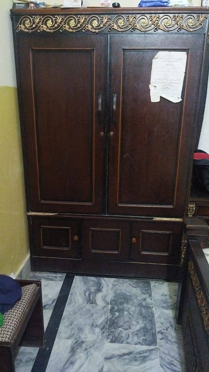 Furniture For Slae ( Zarrorat Mand Hazraat Raabta Karain ) 2
