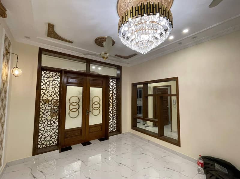 10 Marla Brand New Luxury House Available For Rent In Bahria Town Lahore. 3