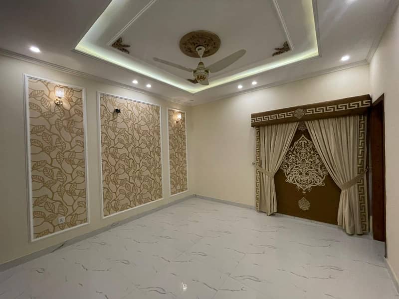 10 Marla Brand New Luxury House Available For Rent In Bahria Town Lahore. 8