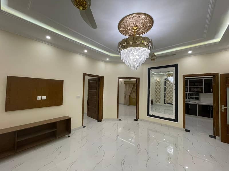 10 Marla Brand New Luxury House Available For Rent In Bahria Town Lahore. 9