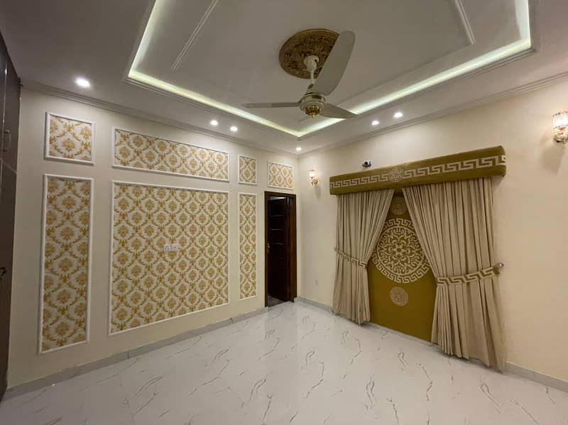 10 Marla Brand New Luxury House Available For Rent In Bahria Town Lahore. 13