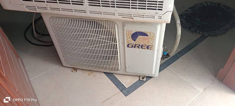 gree 1.5 ton AC new condition original gass r22 4