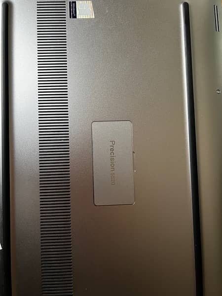 Dell Precision 5520 - Core i7 - 4GB Quadro Nvidia Card- 16GB/256GB SSD 1