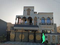10 Marla Like Brand New House With Gas Available For Rent In Bahria Town Lahore. 0