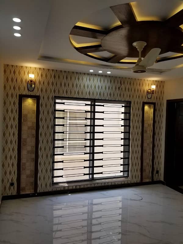 10 Marla Like Brand New House With Gas Available For Rent In Bahria Town Lahore. 1