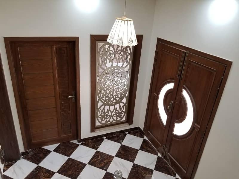 10 Marla Like Brand New House With Gas Available For Rent In Bahria Town Lahore. 3