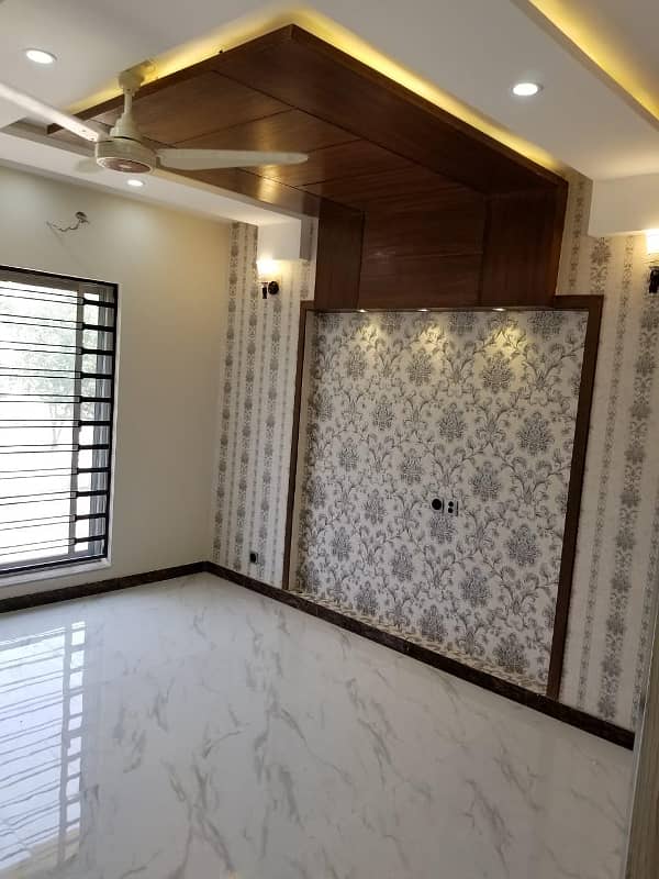 10 Marla Like Brand New House With Gas Available For Rent In Bahria Town Lahore. 4