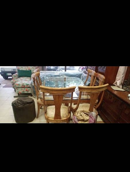 Dining table 6 Seater //////. . . . . . 1
