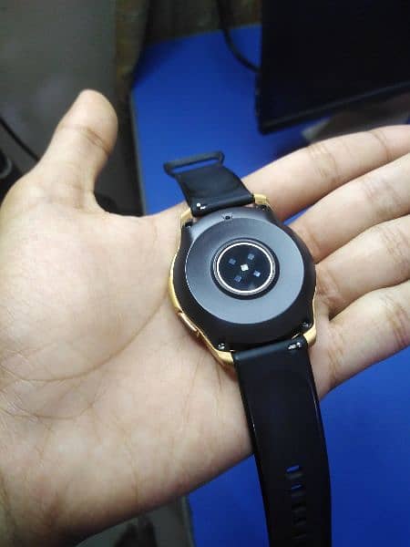 Samsung galaxy watch 42mm SM-R815 2
