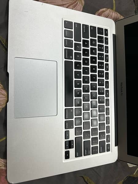 apple macbook air 2015 model available for sell 3