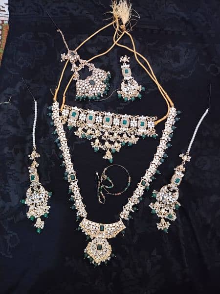 bridal dress and jewelry set 7