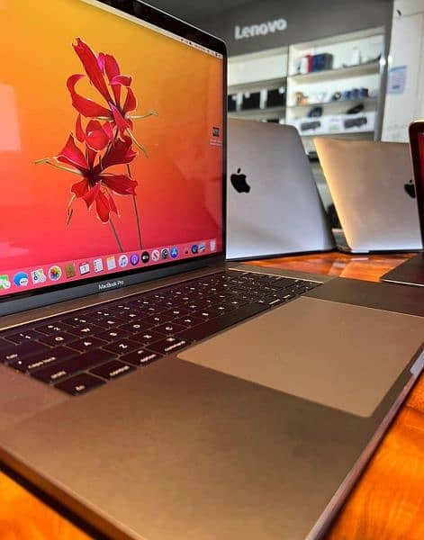 MacBook Pro 2016 13inch i7 Touchbar (1TB SSD 16GB Ram) 5