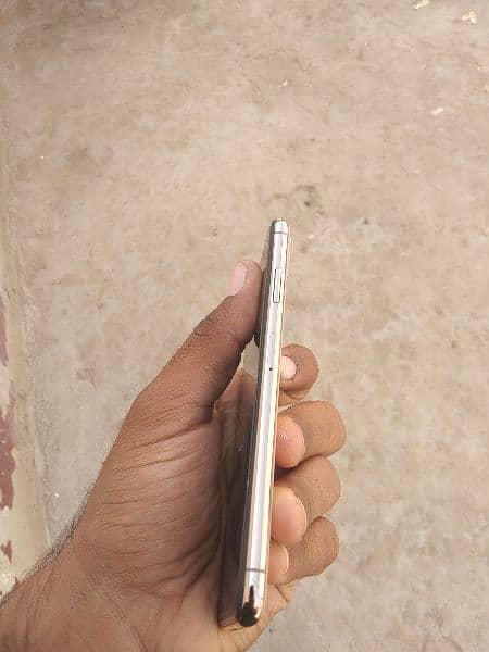 iPhone XSMAX golden clour for sale in low price emergency hai 4