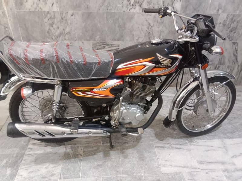 Honda 125 cc 2022 model black 2