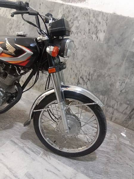 Honda 125 cc 2022 model black 8