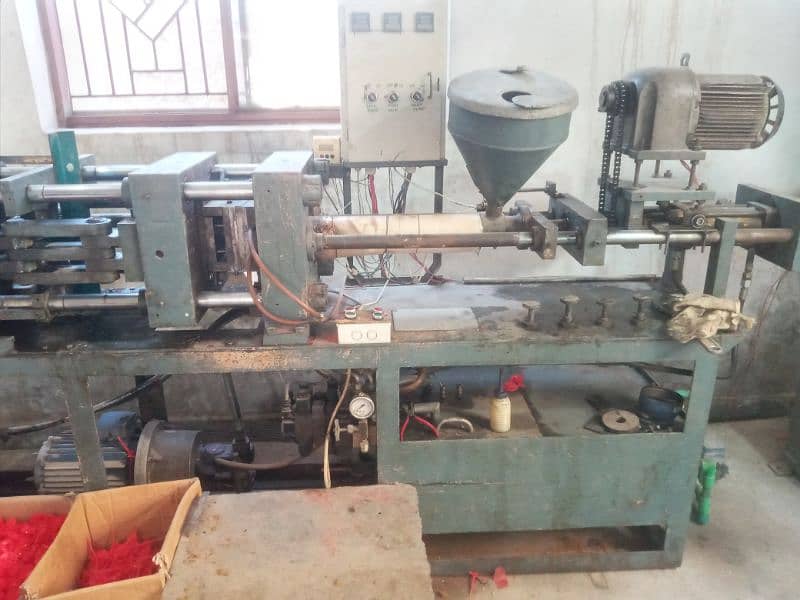 plastic injection moulding machine 2