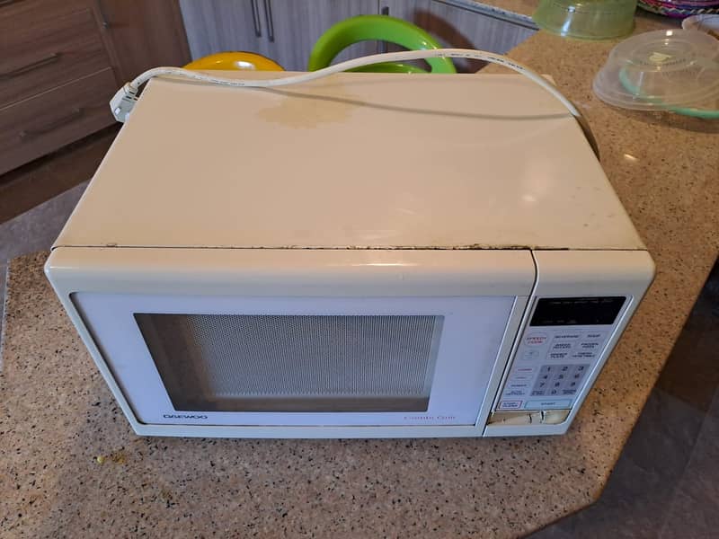 Daewoo microwave oven (Made in korea) large size with grill 1
