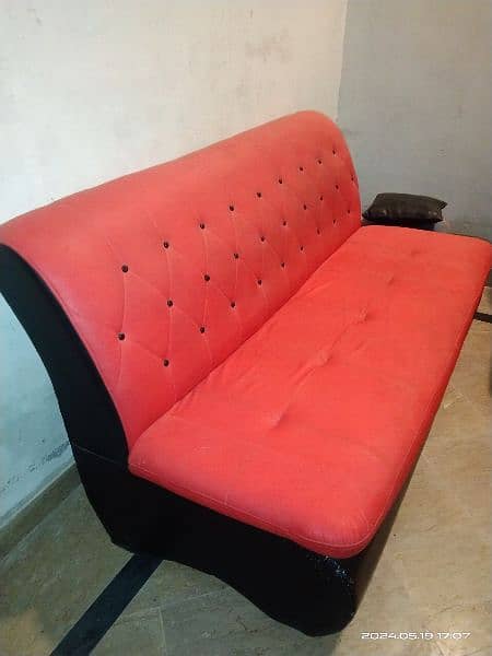 5 seater new condition sofa 1