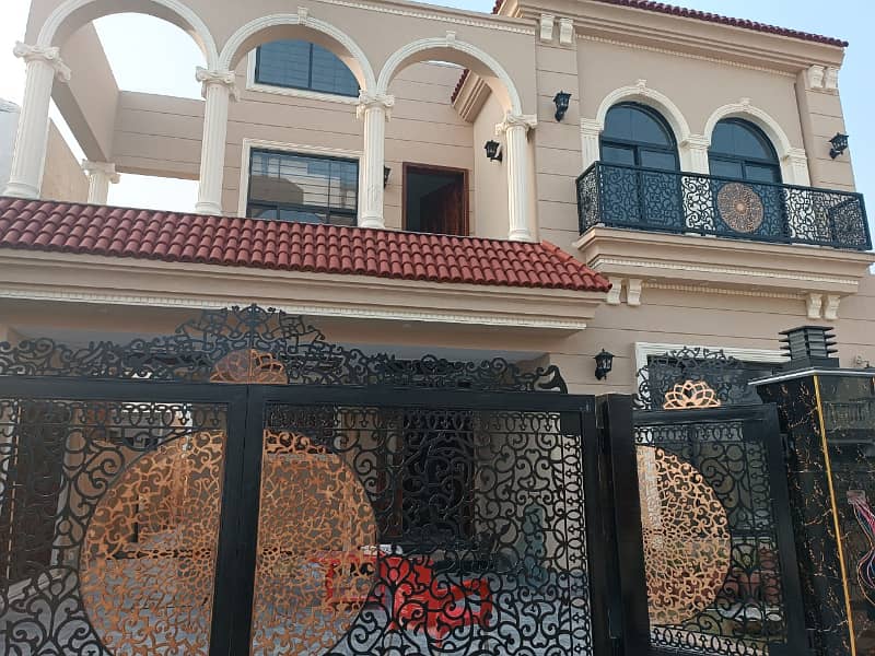 14 Marla owner build house for sale in Overseas A block bahria town lahore. 7