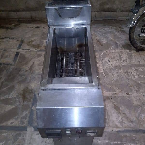Fast Food Counter + Hot plate & Fryer 7