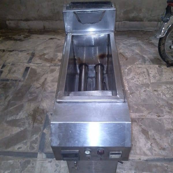 Fast Food Counter + Hot plate & Fryer 13