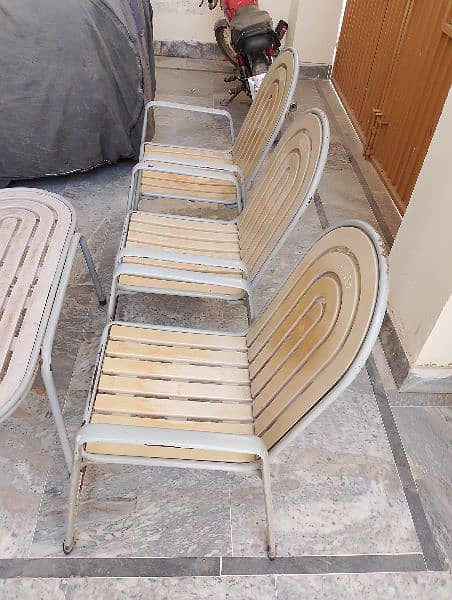 6 chairs and 1 Table for sale 3