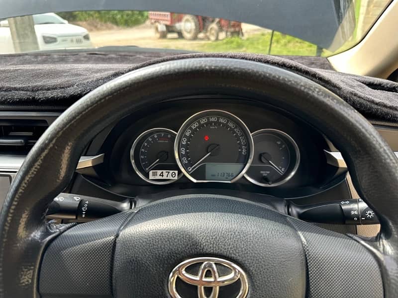 Toyota Corolla GLi 1.3 VVTi Model (2015) Manual 8