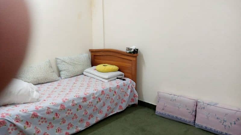 Single bed with Mattress 4