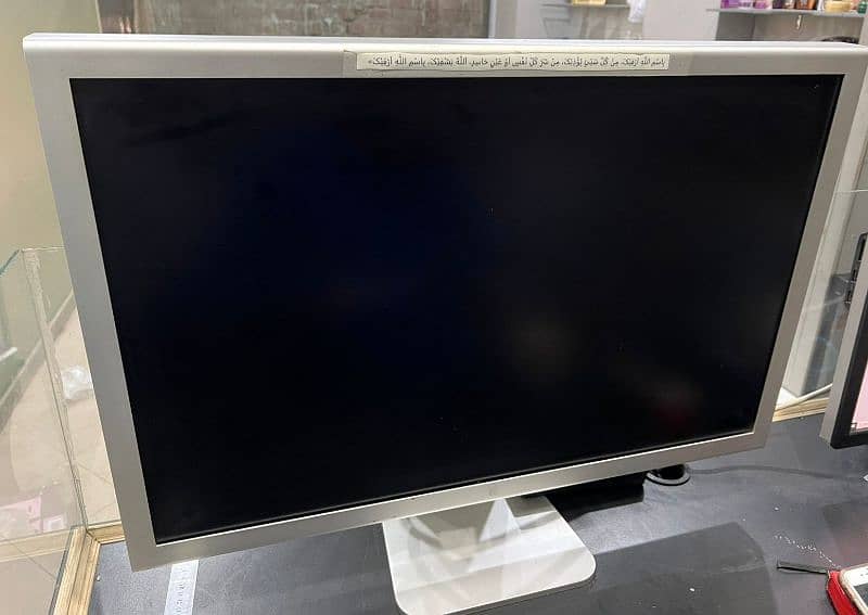 Apple LCD 32 Inch screen they are not hdmi 0