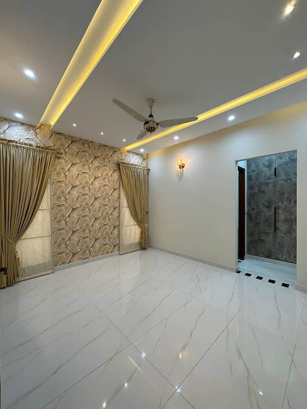 10 Marla Luxurious House For Sale in Citi Housing 7