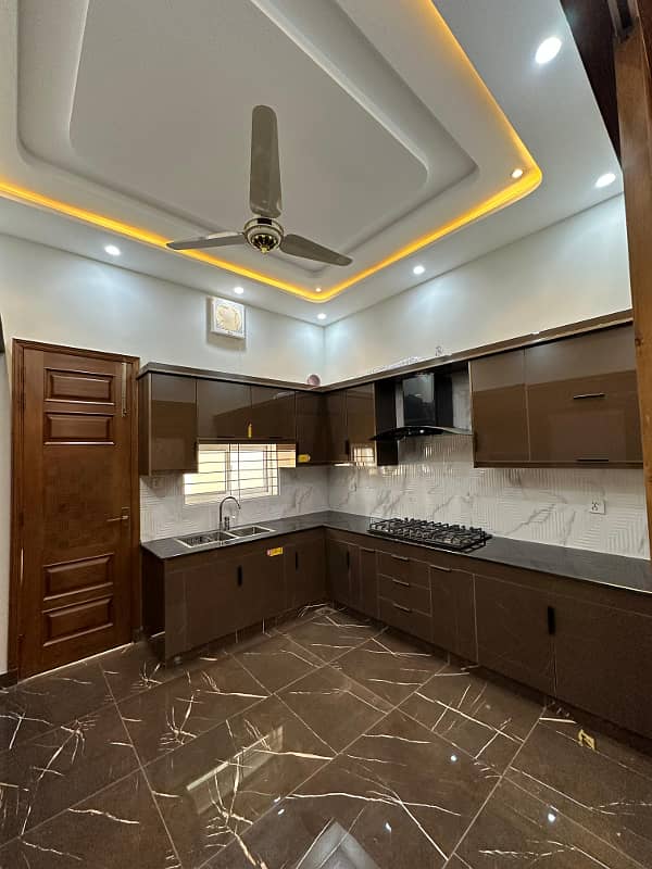 10 Marla Luxurious House For Sale in Citi Housing 22