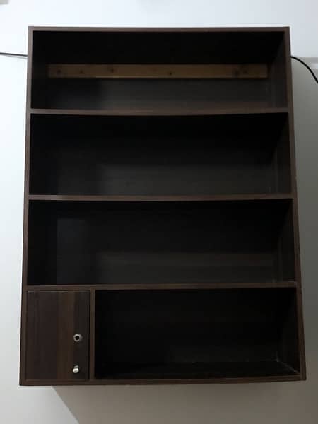Wooden shelf 1